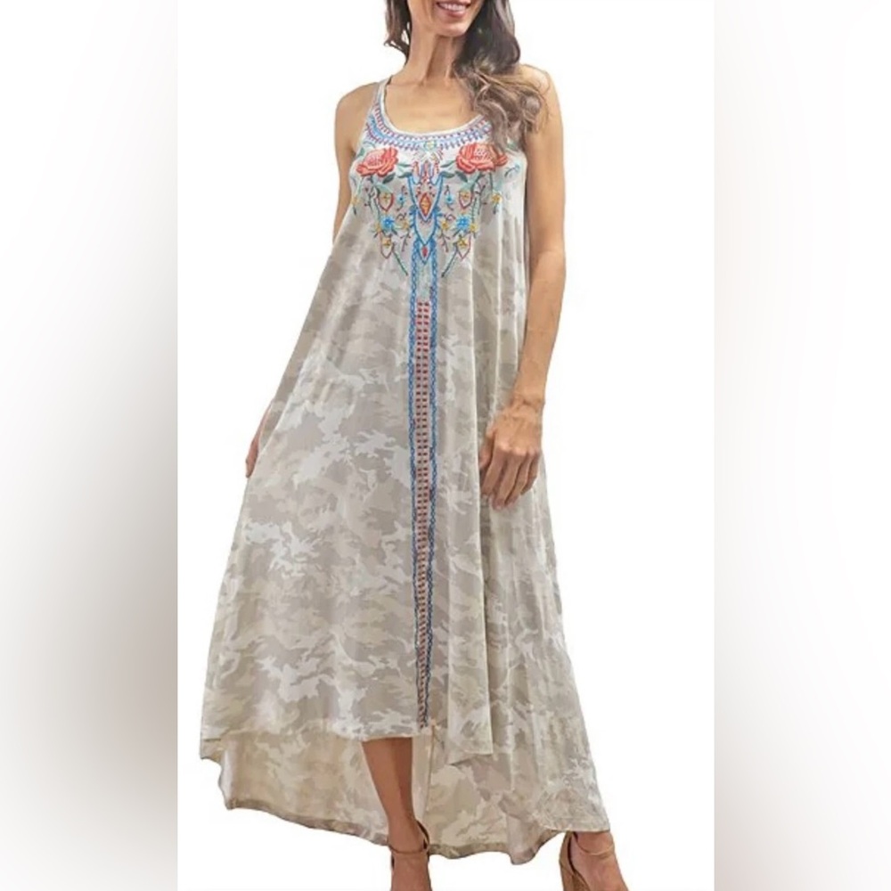 Karyn Seo Drs Divya
Camouflage High Low
Embroidered Drees
Sz L